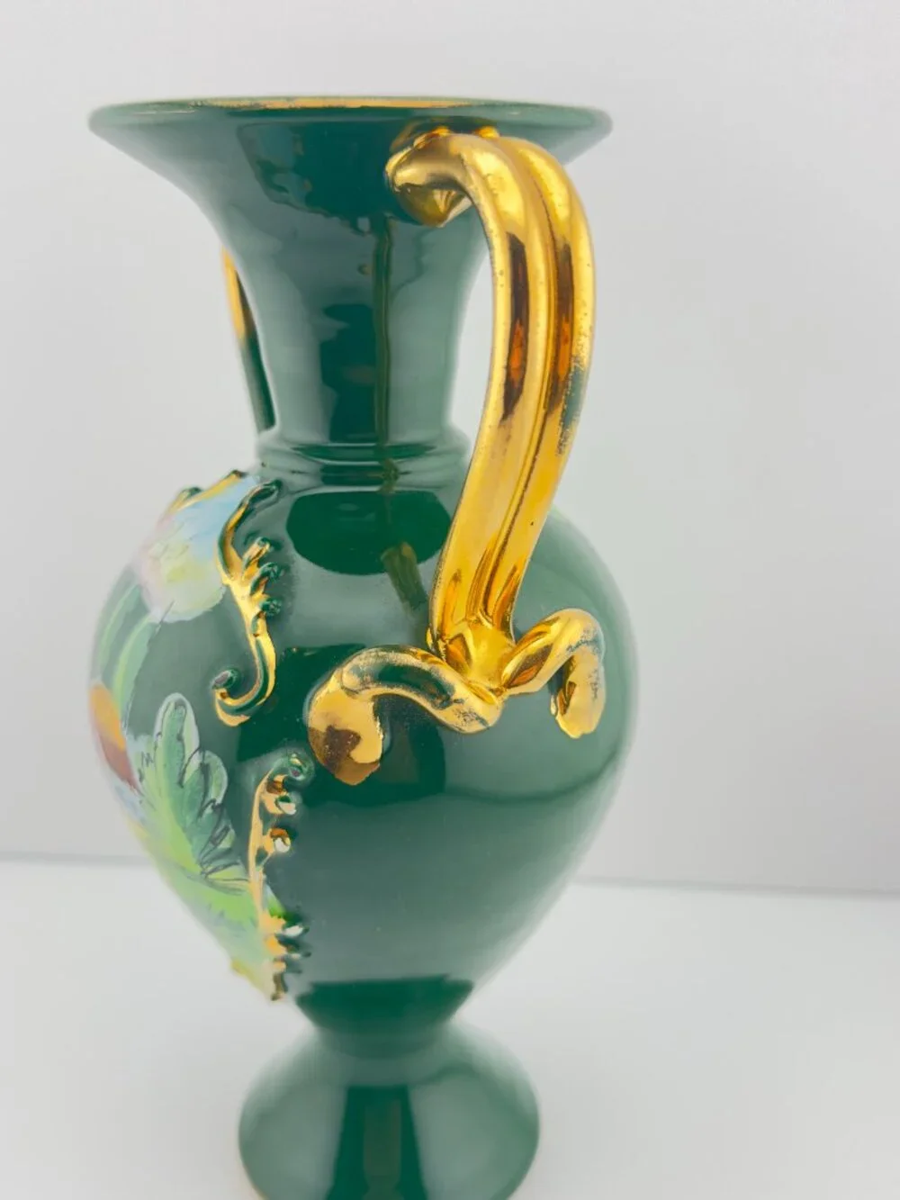 VINTAGE EUROPEAN- STYLE PORCELAIN AMPHORA URN VASE GLIT GOLD HANDLES